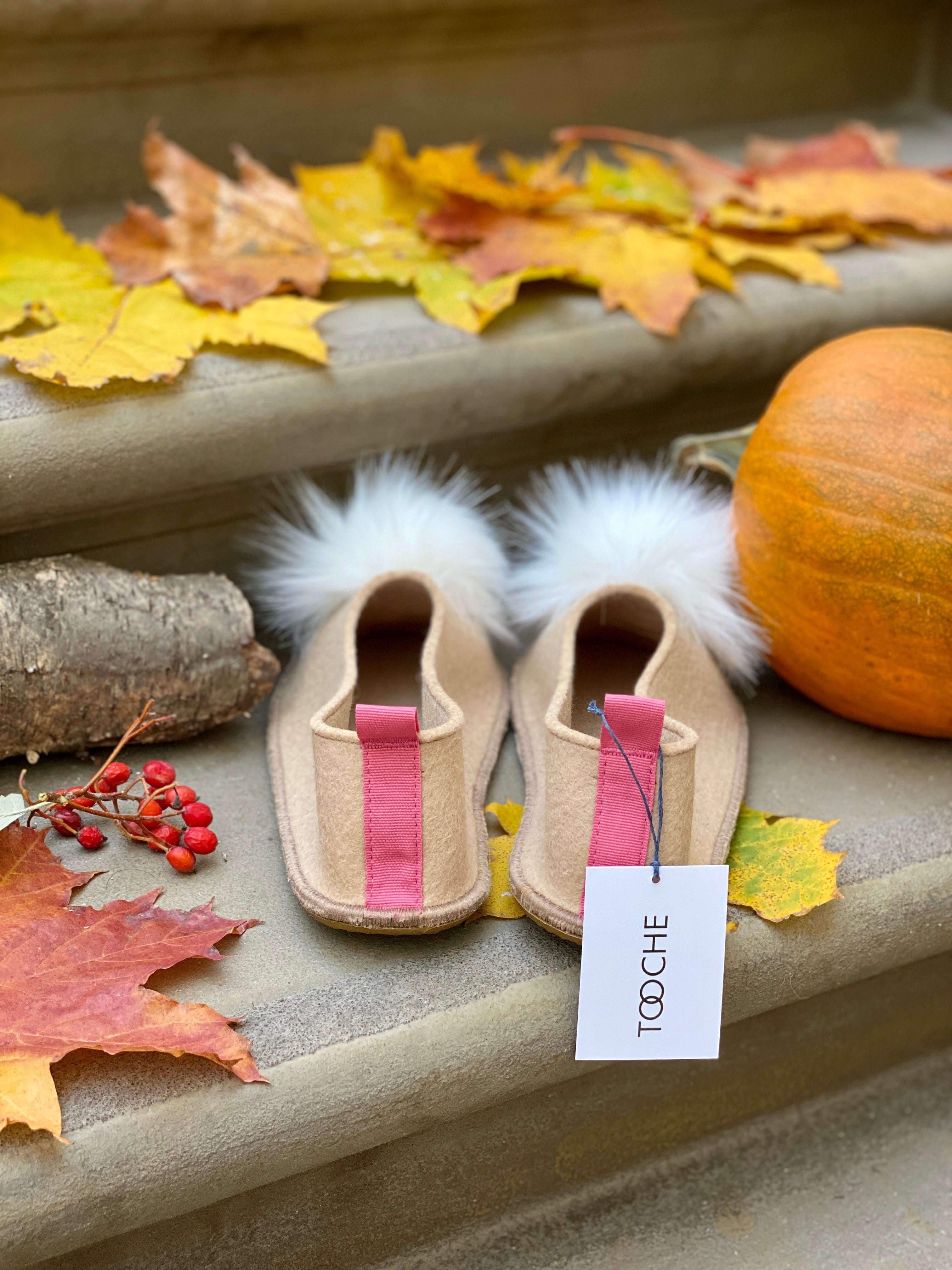 STRAWBERRY ICE CREAM POMPOM slippers